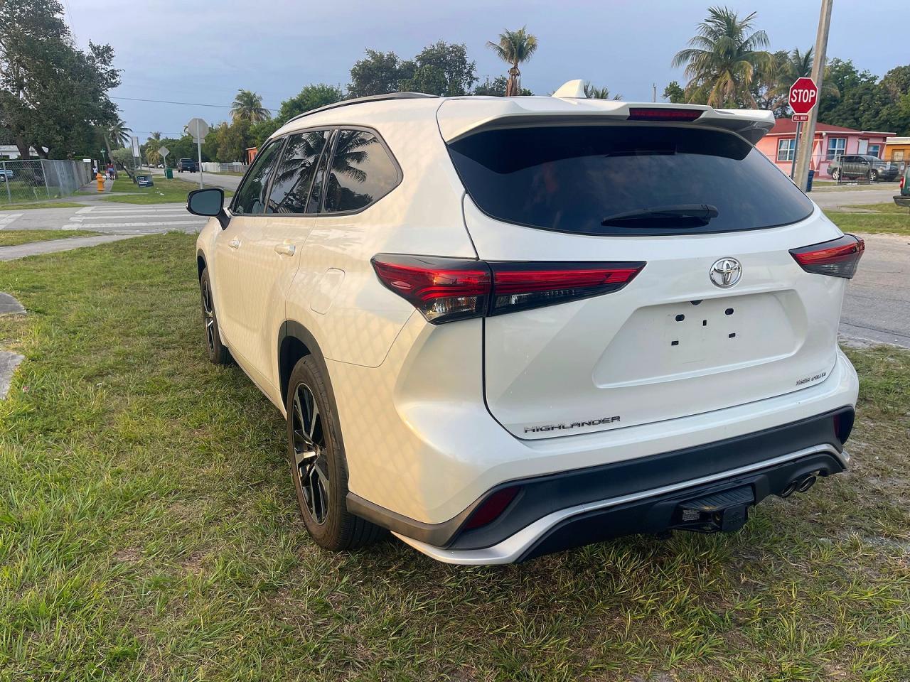 2021 Toyota Highlander Xse - Image 3