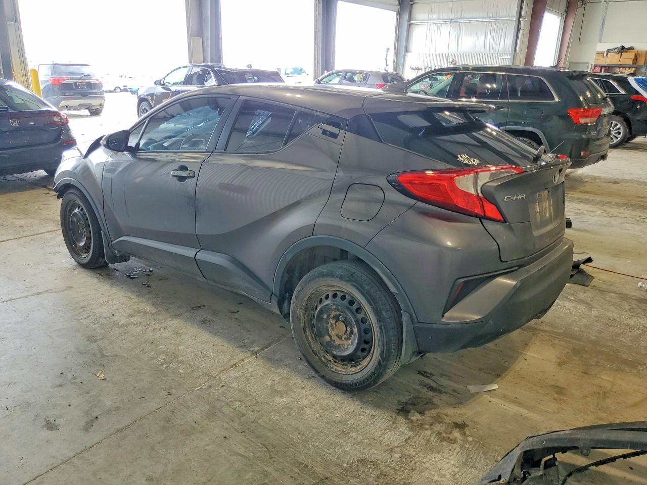 2019 Toyota C-Hr Le - Фото 2