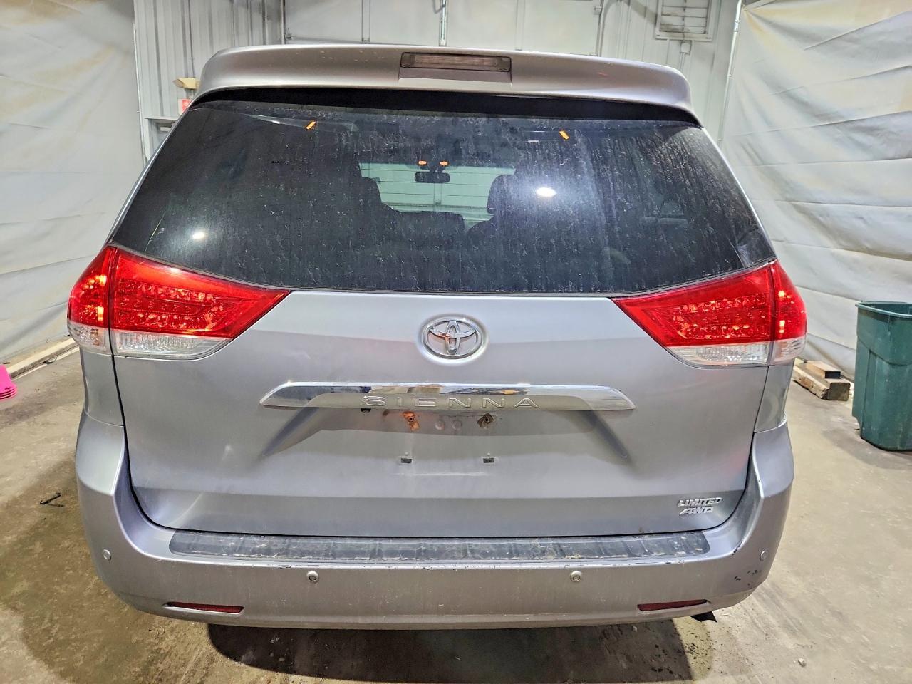 2013 Toyota Sienna Limited 7-Passenger - Image 6