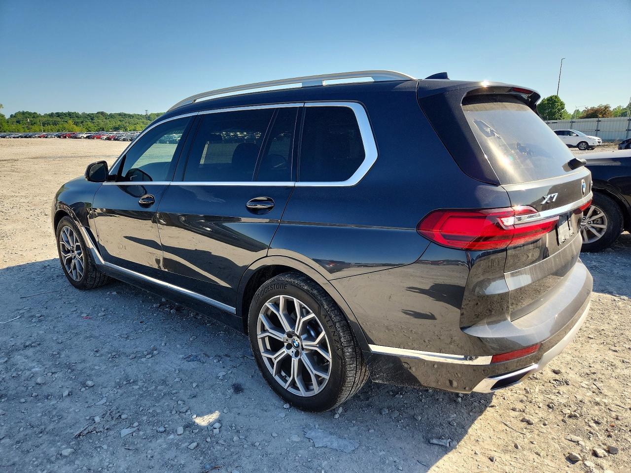 2021 BMW X7 xDrive40I - Фото 2