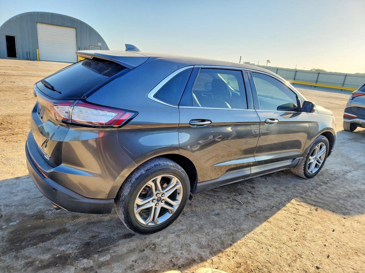 2016 Ford Edge Titanium - Фото 3