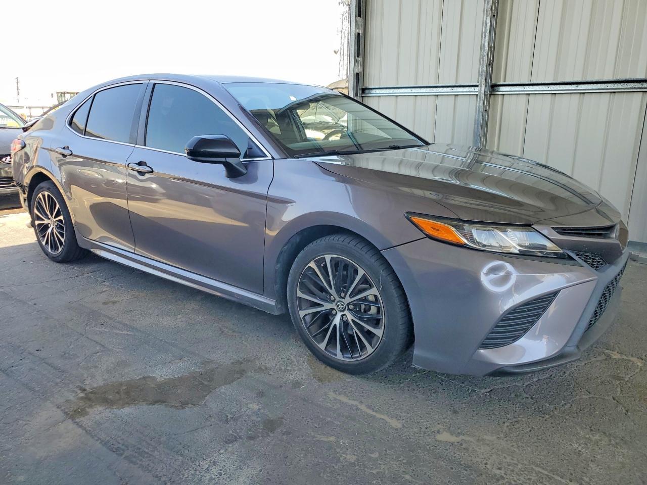 2019 Toyota Camry Se - Фото 4