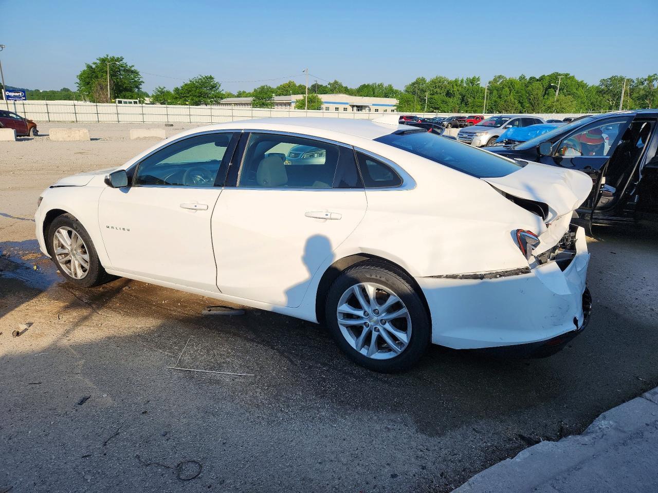 2018 Chevrolet Malibu Lt - Image 2