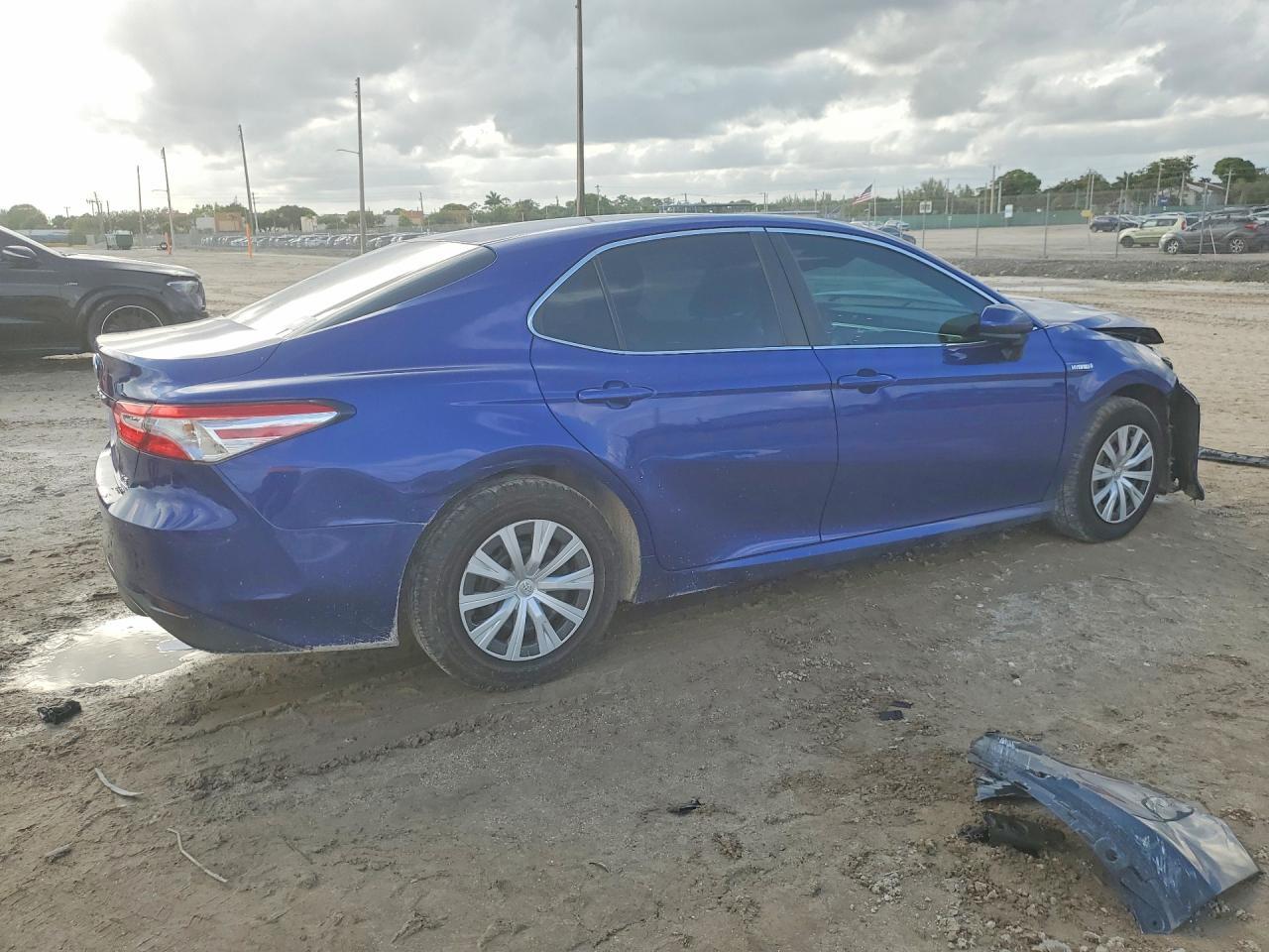 2018 Toyota Camry Le - Фото 3