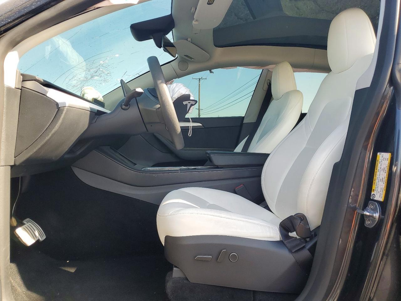 2025 Tesla Model Y - Фото 7