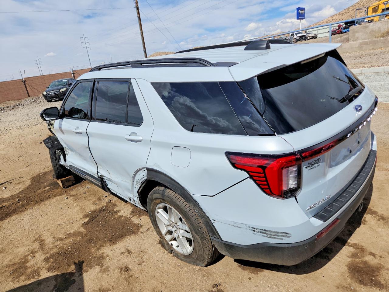 2025 Ford Explorer Active - Фото 2
