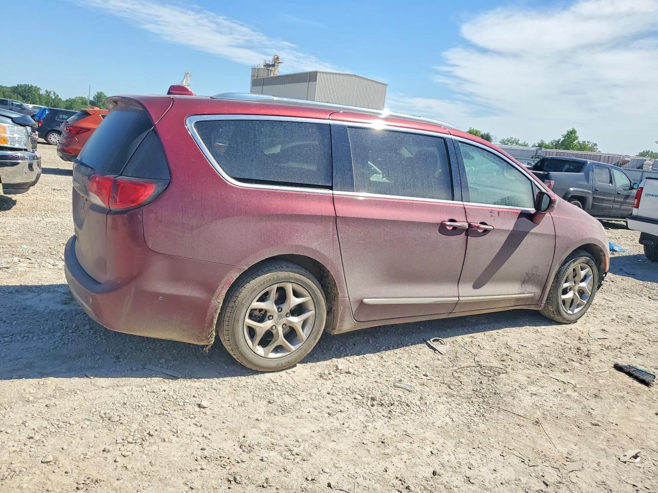 2018 Chrysler Pacifica Touring L Plus - Фото 3
