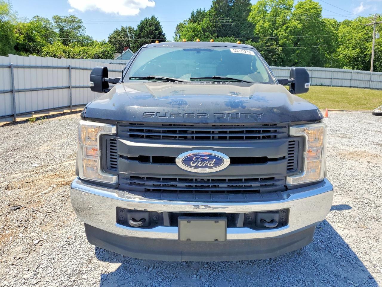 2017 Ford F250 Super Duty - Image 5