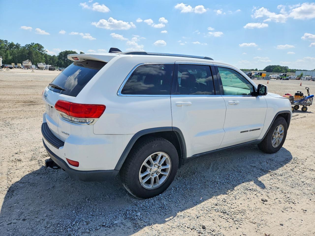 2019 Jeep Grand Cherokee Laredo - Image 3