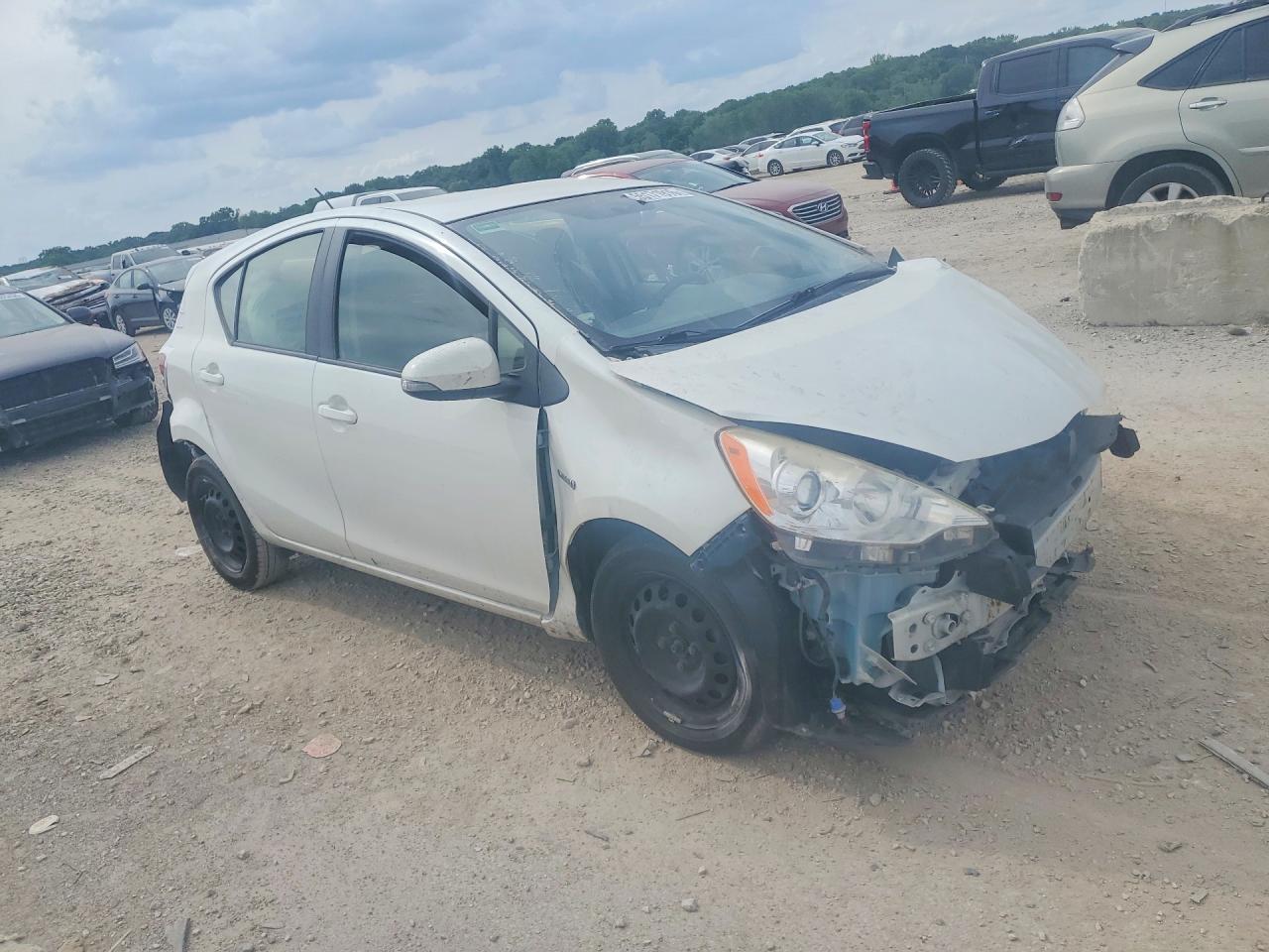 2014 Toyota Prius C Two - Image 4