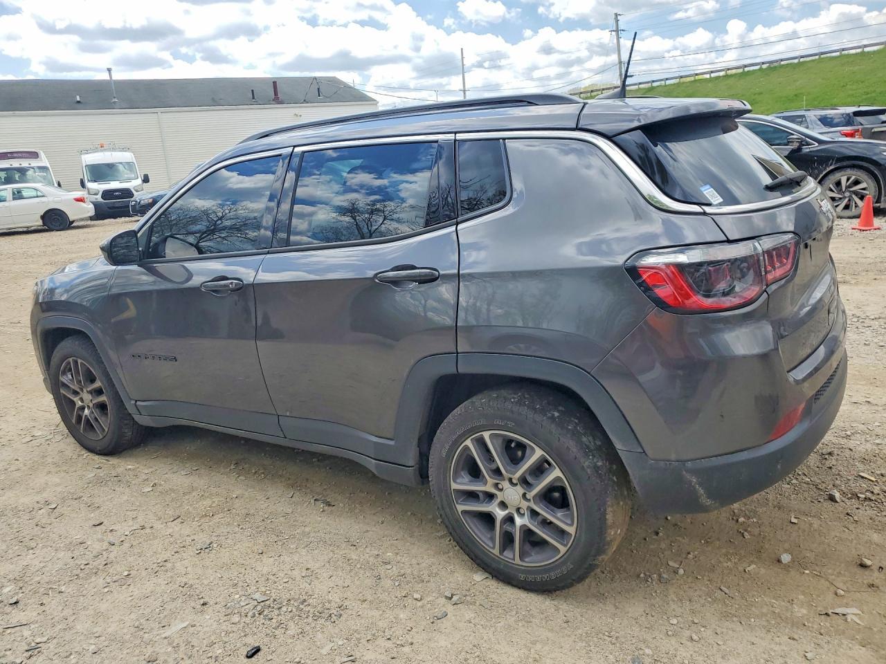 2020 Jeep Compass Latitude - Фото 2