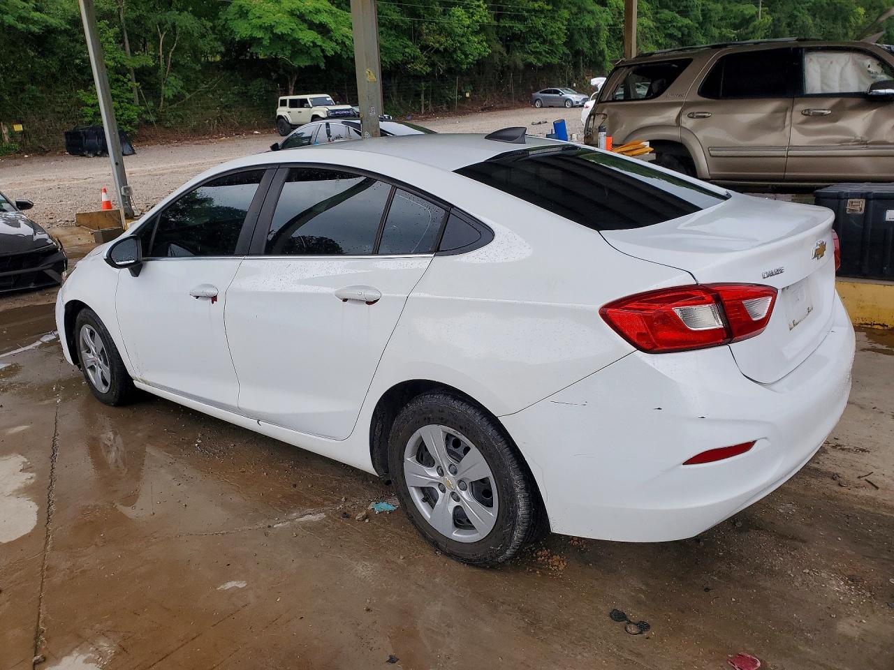 2018 Chevrolet Cruze Ls - Фото 2