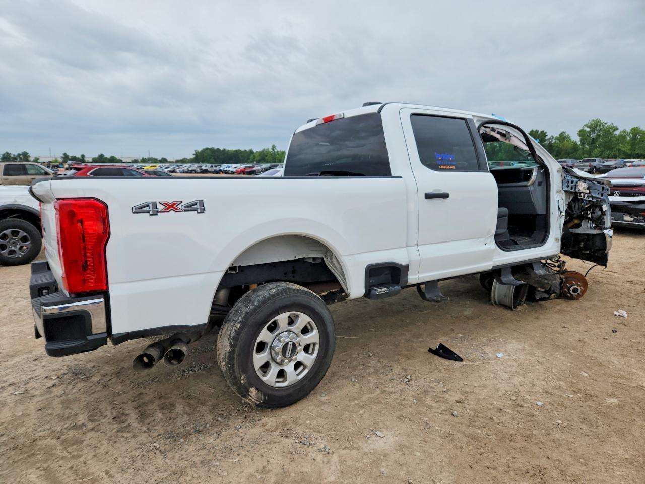 2024 Ford F250 Super Duty - Image 3