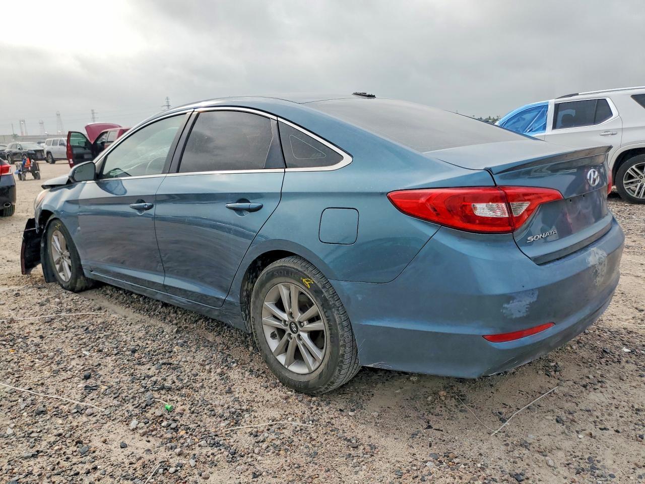 2016 Hyundai Sonata Se - Image 2