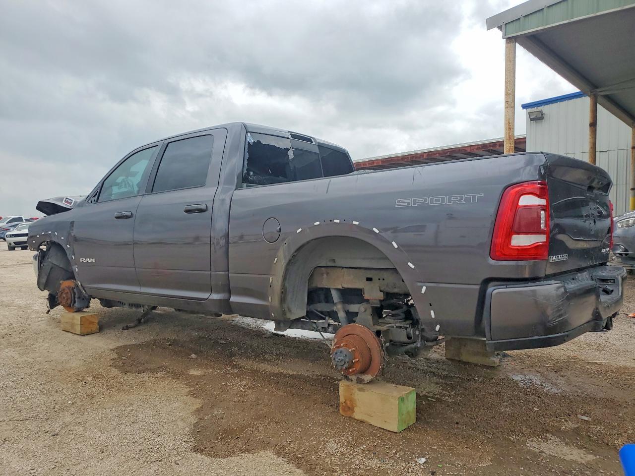 2022 Ram 2500 Laramie - Фото 2