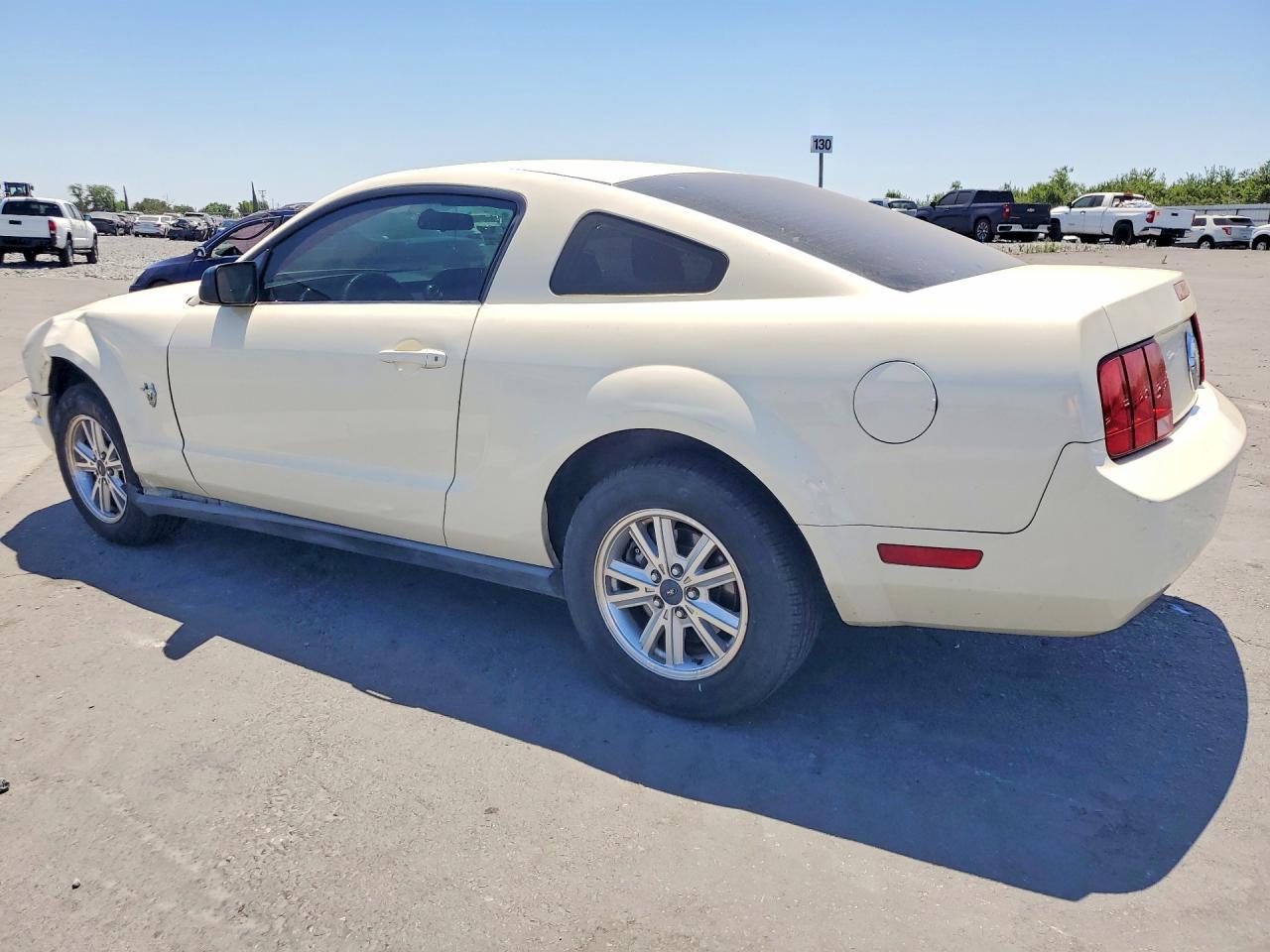2009 Ford Mustang - Фото 2