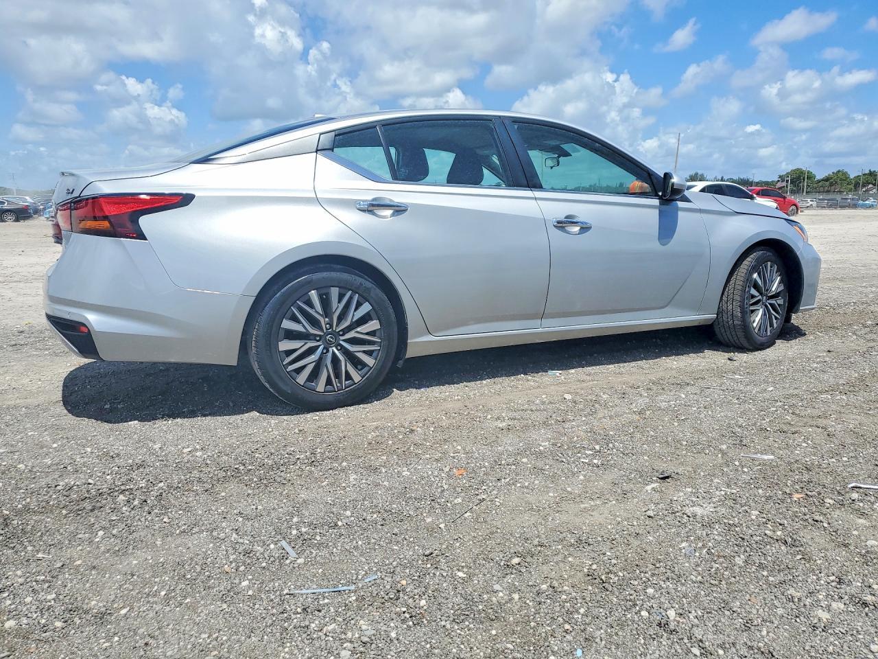 2023 Nissan Altima 2.5 Sv - Image 3
