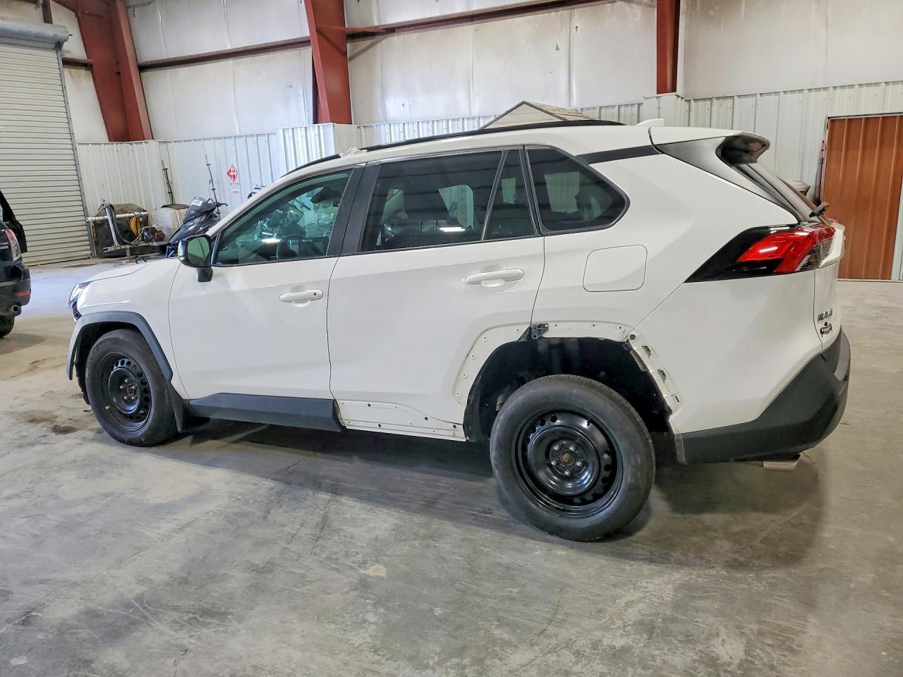2021 Toyota Rav4 Le - Фото 2