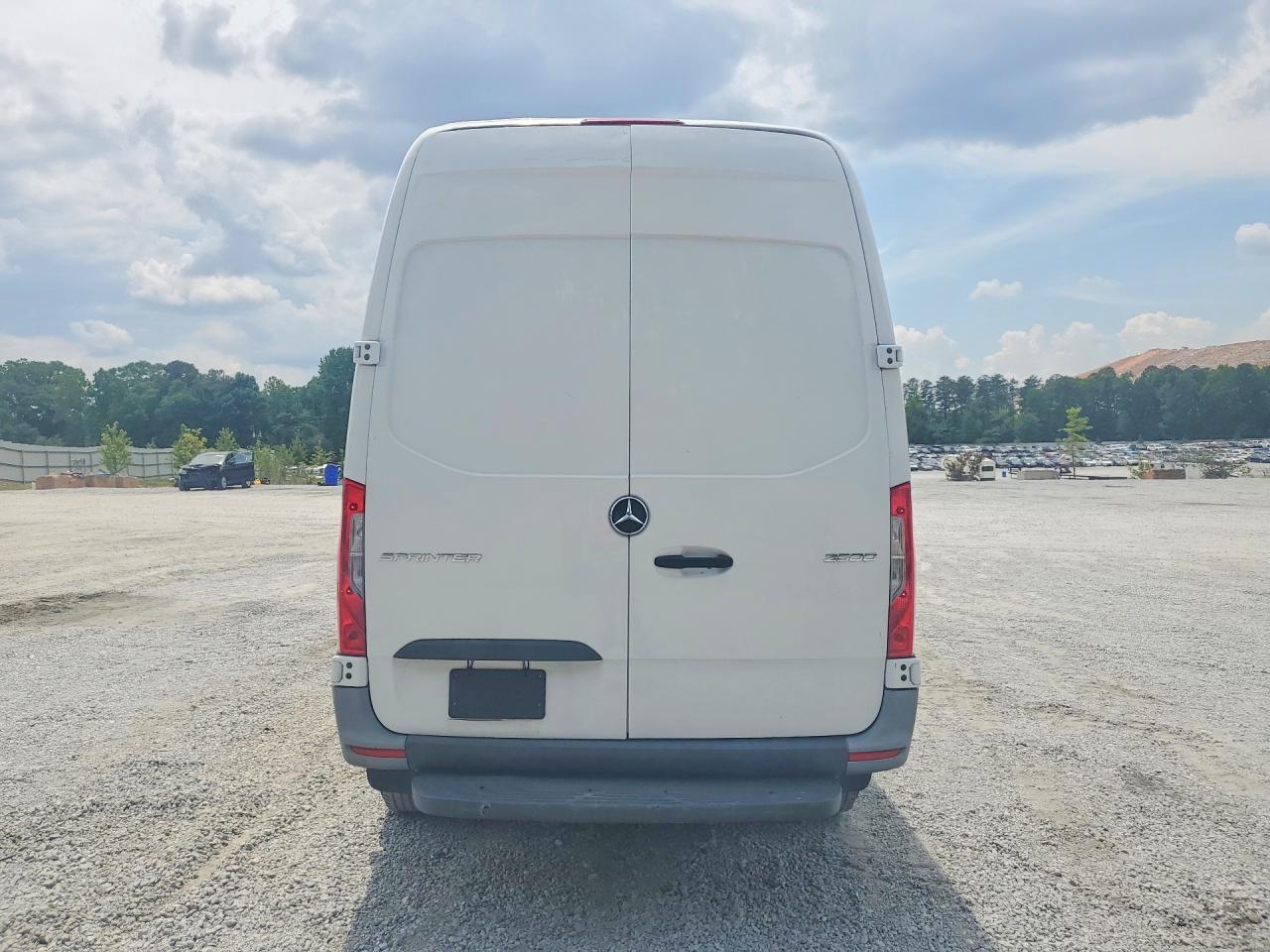 2022 Mercedes-Benz Sprinter 2500 - Фото 6