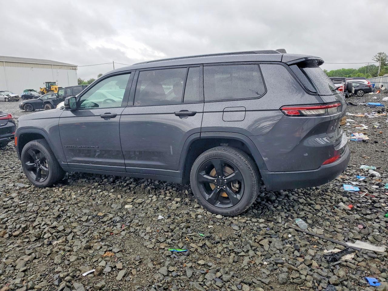2023 Jeep Grand Cherokee L Laredo - Image 2