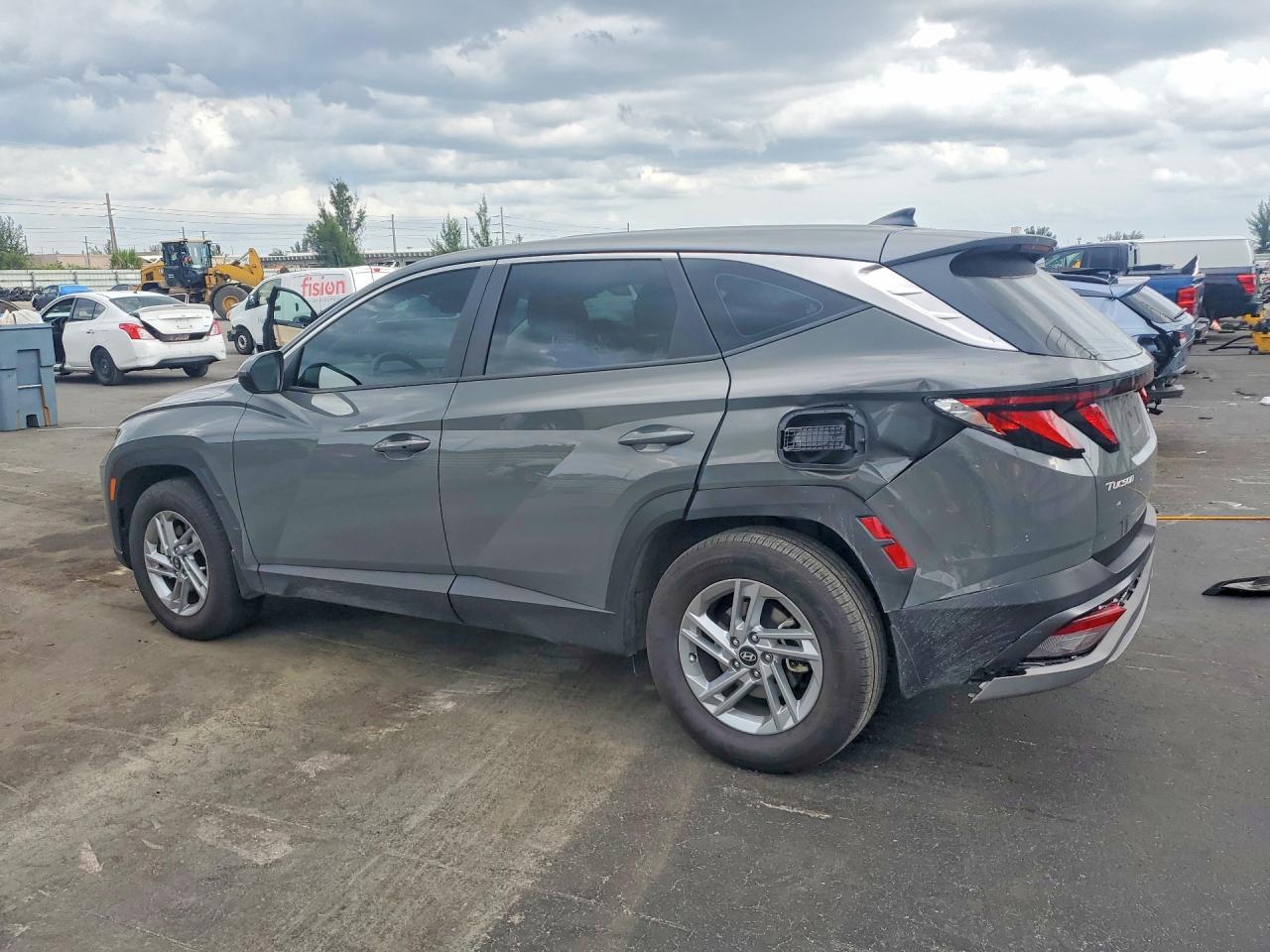 2025 Hyundai Tucson Se - Image 2