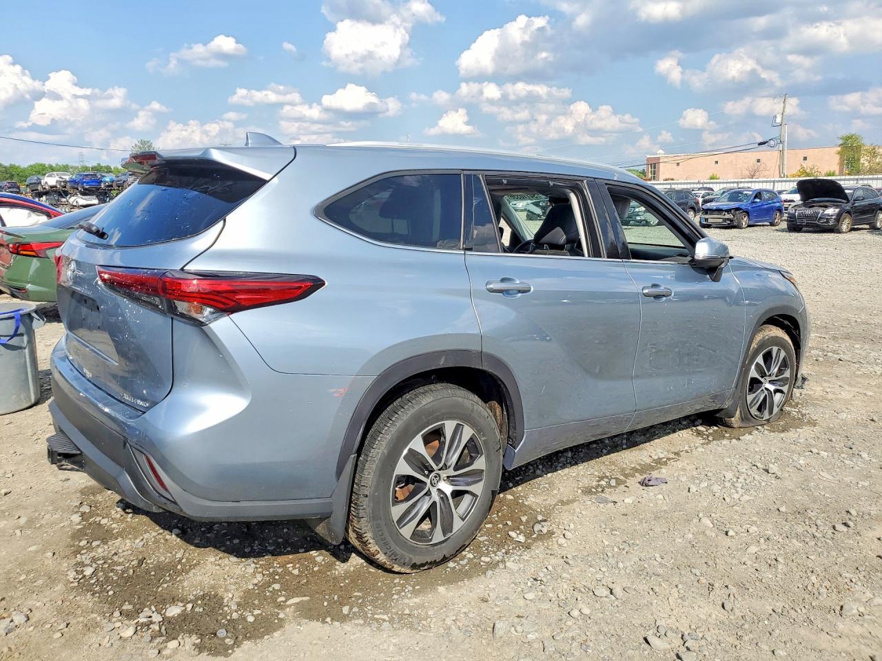 2022 Toyota Highlander Xle - Фото 3
