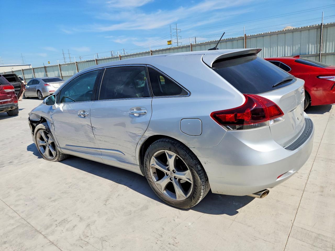 2013 Toyota Venza Limited - Image 2