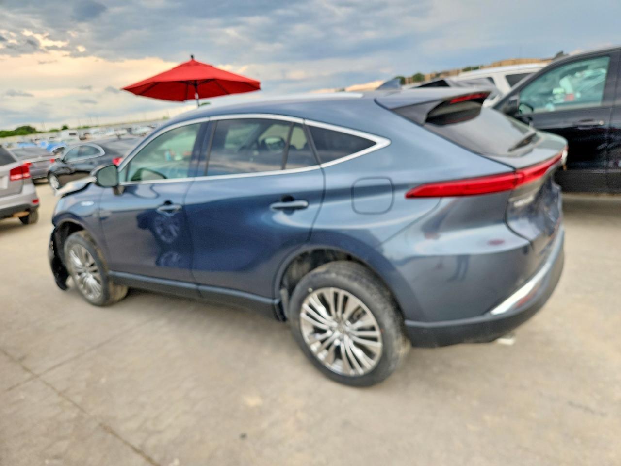 2021 Toyota Venza Xle - Image 2