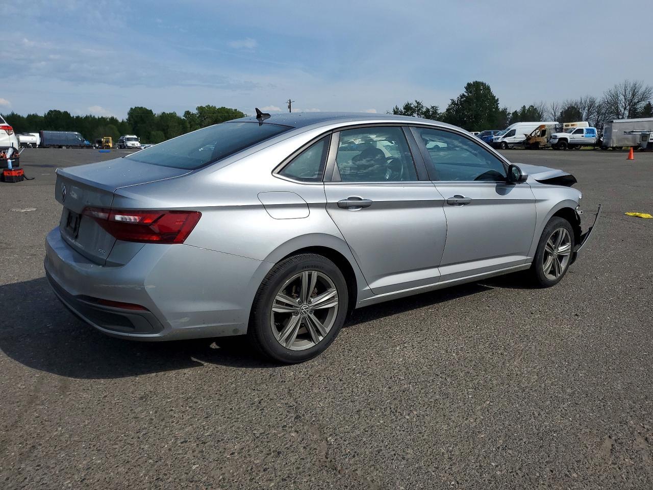 2022 Volkswagen Jetta Se - Фото 3
