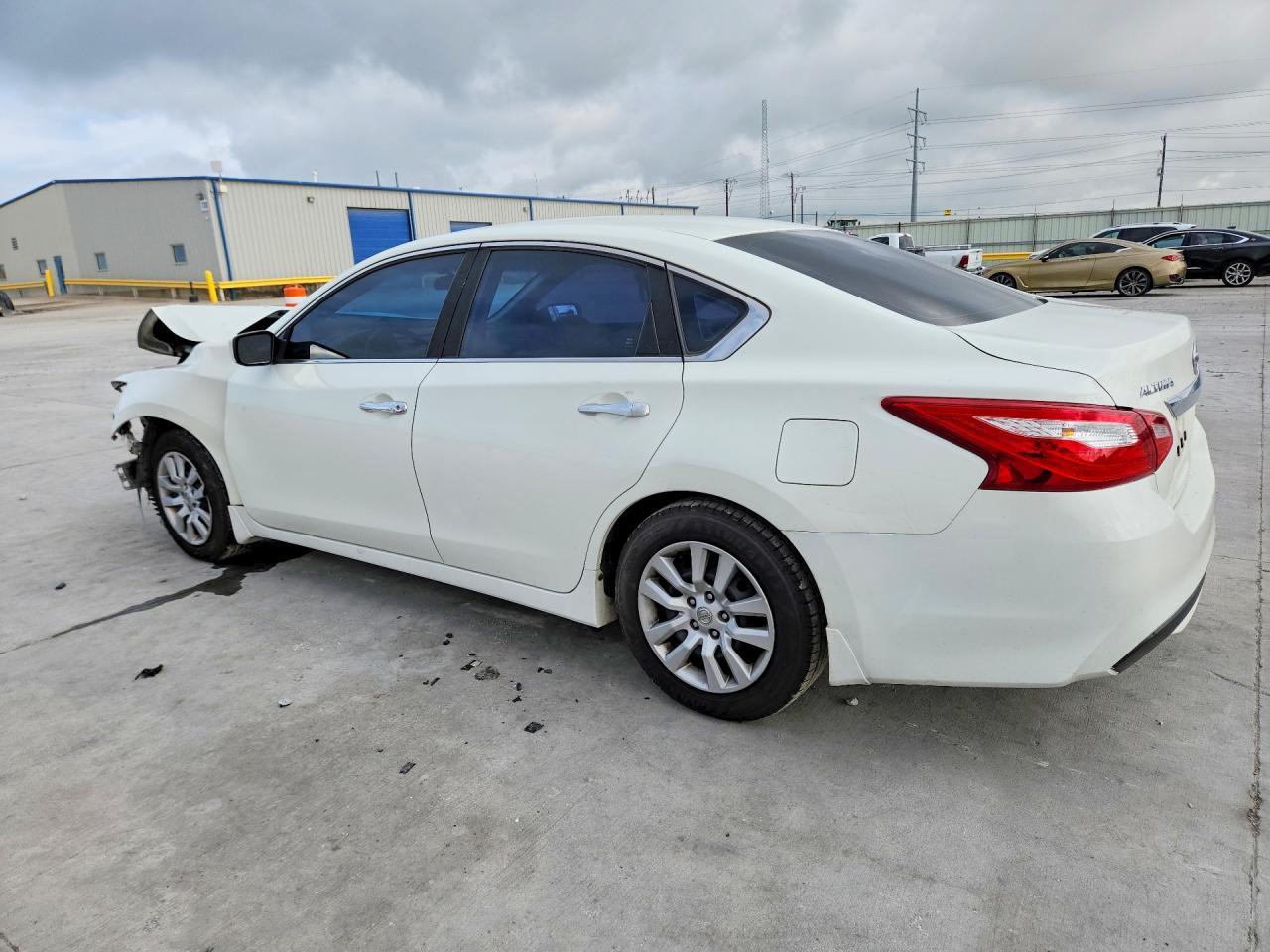 2017 Nissan Altima - Фото 2