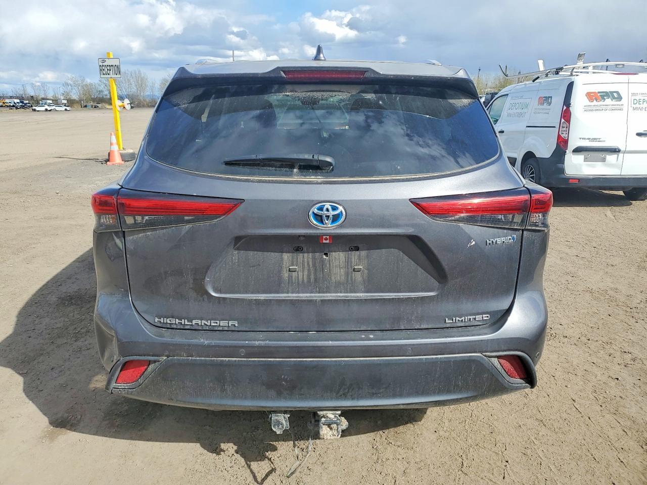 2022 Toyota Highlander Hybrid Limited - Image 6