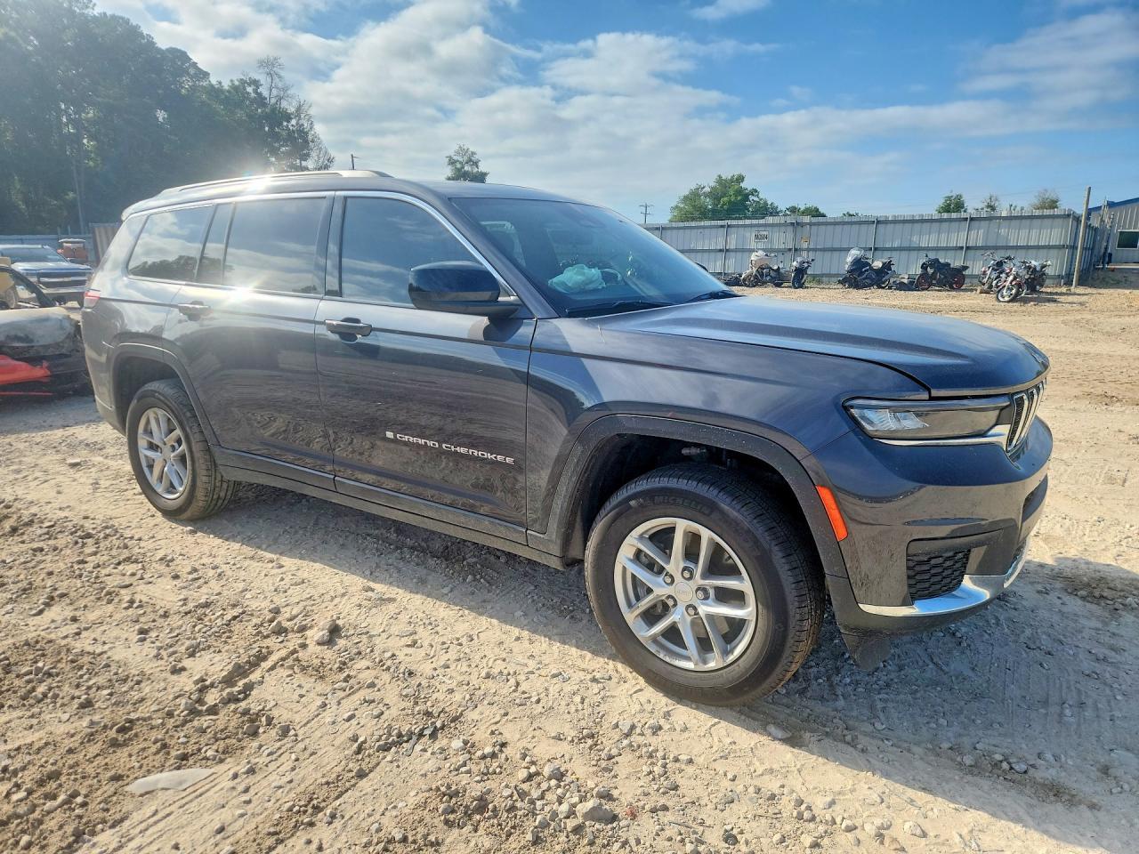 2025 Jeep Grand Cherokee L Laredo - Image 4