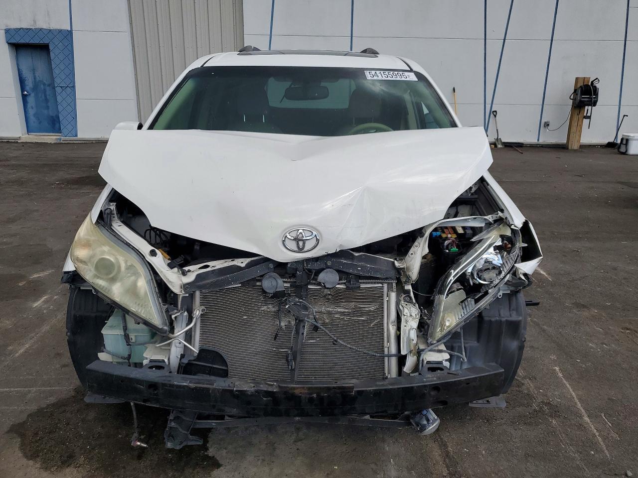 2014 Toyota Sienna Xle 8-Passenger - Фото 5