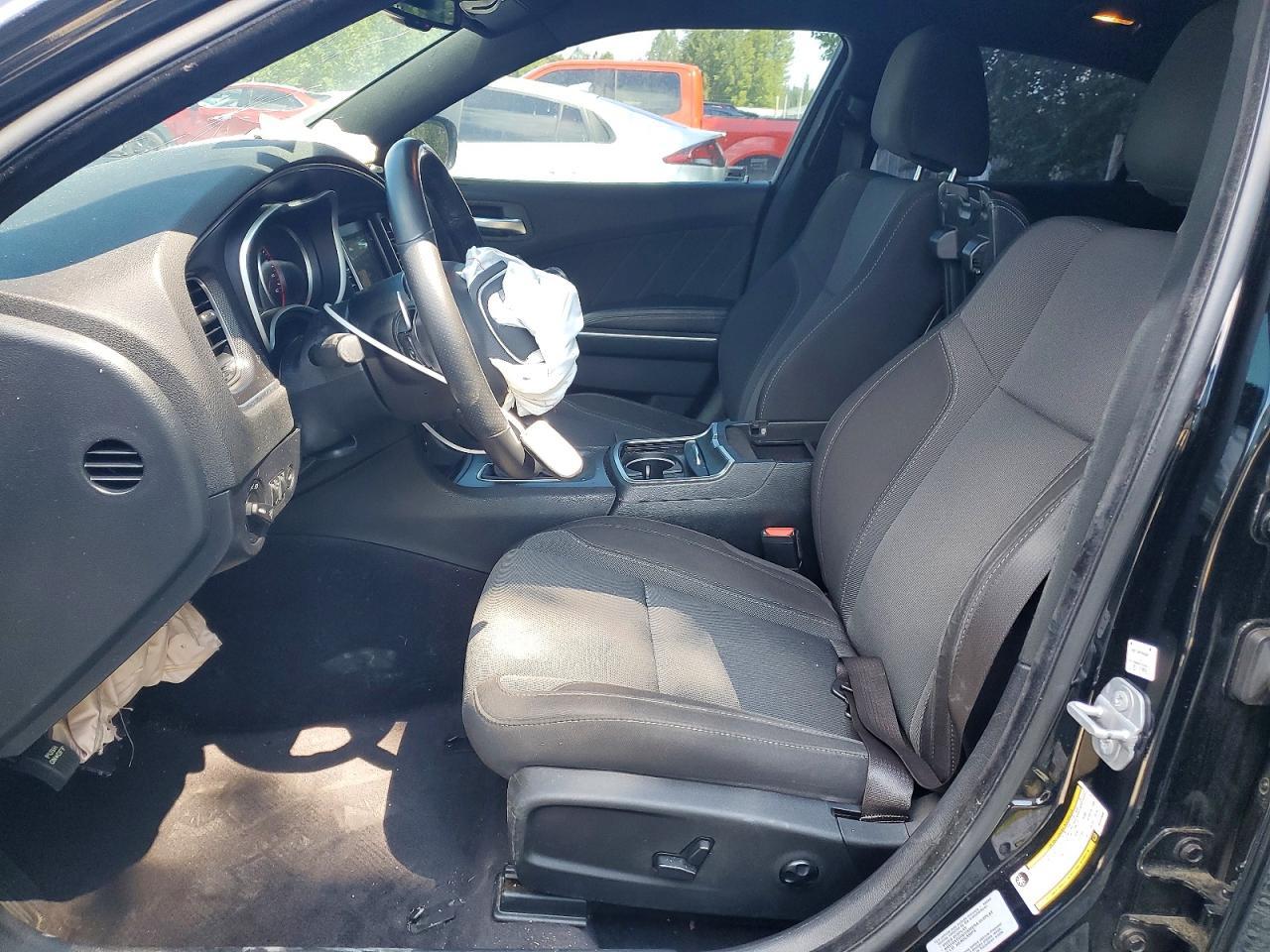 2018 Dodge Charger R - Image 7