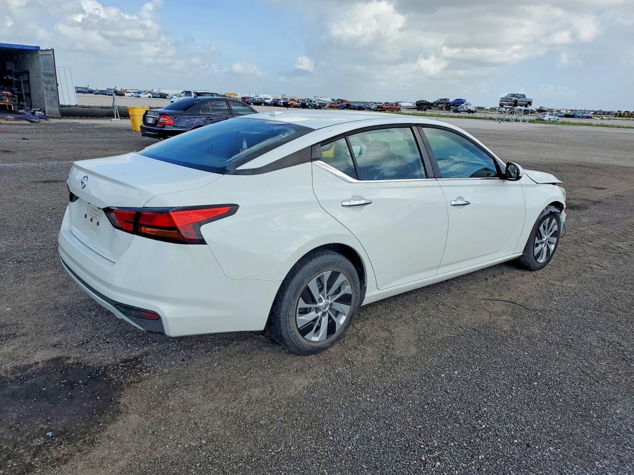 2020 Nissan Altima S - Фото 3