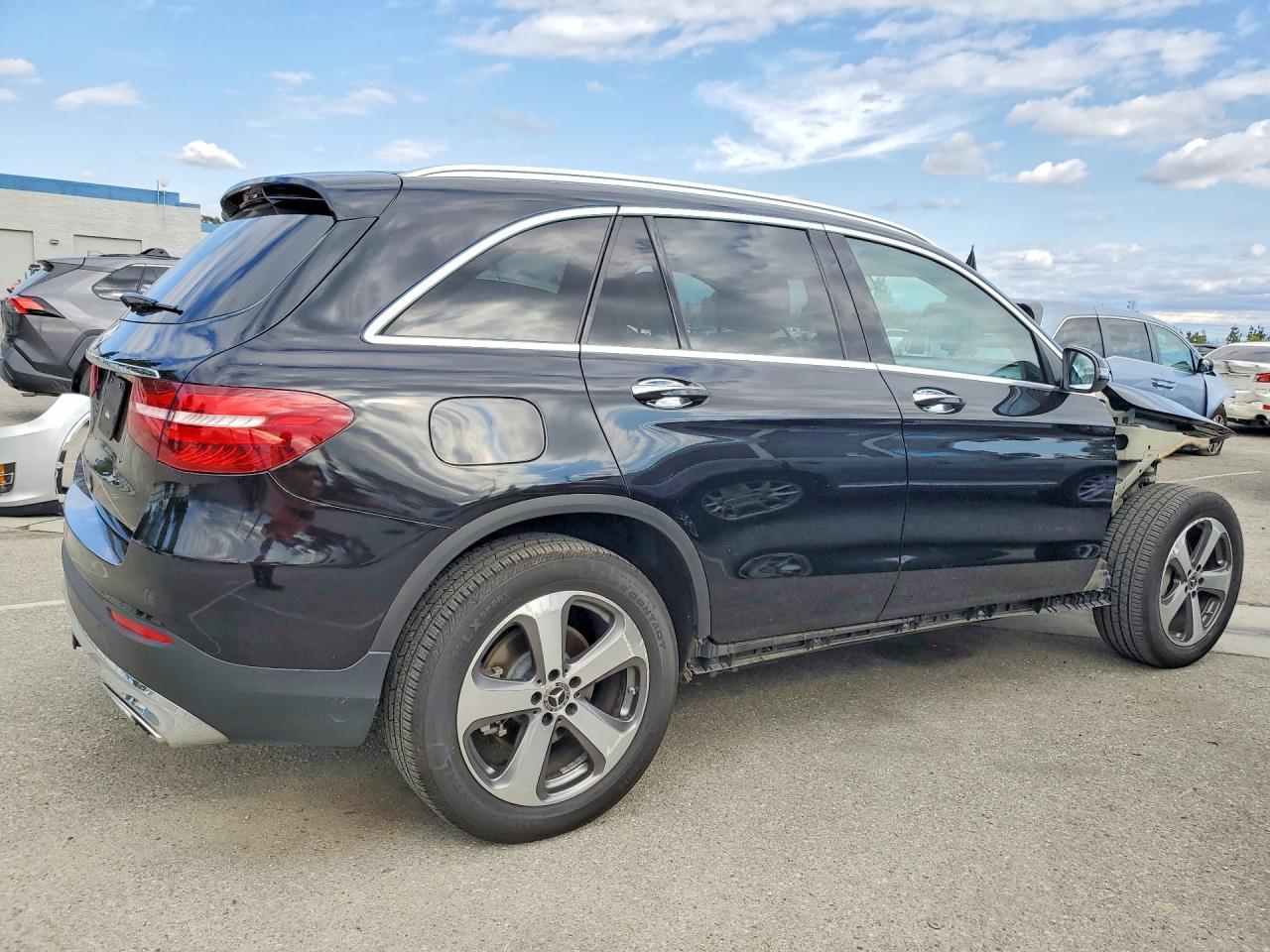 2018 Mercedes-Benz Glc 300 - Image 3