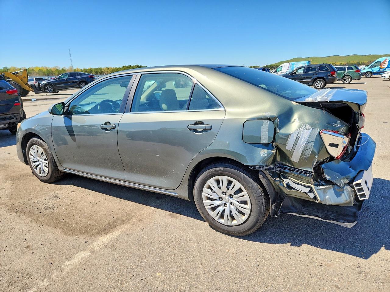 2012 Toyota Camry Le - Фото 2