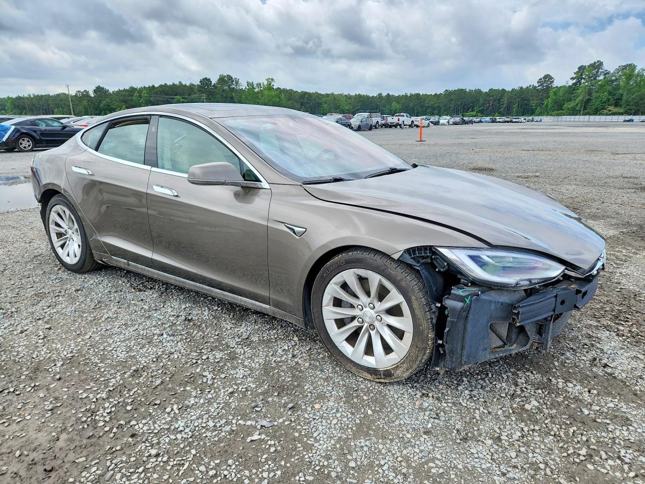 2016 Tesla Model S - Image 4