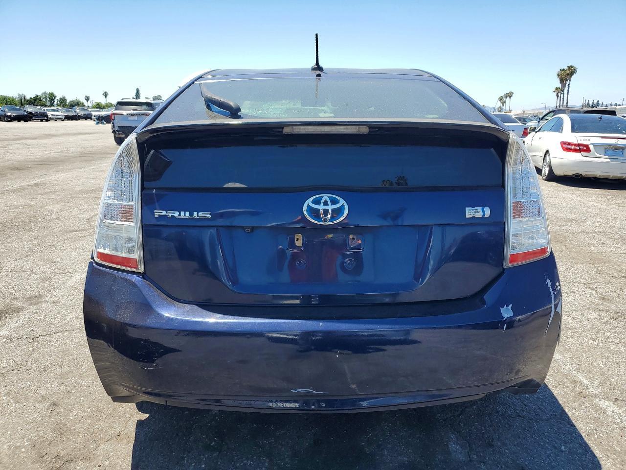 2014 Toyota Prius Three - Image 6