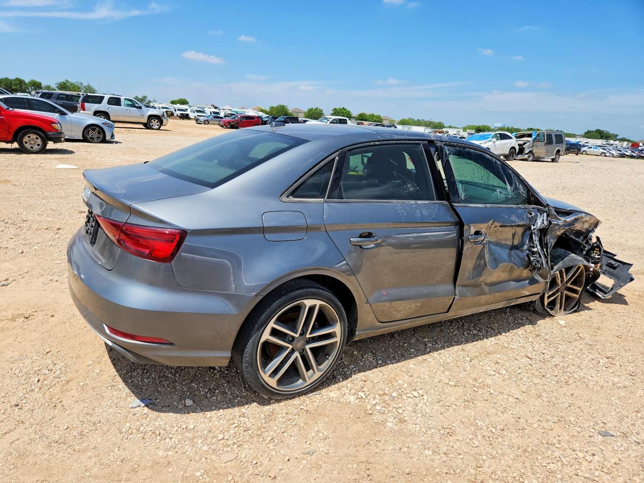 2018 Audi A3 Premium - Фото 3