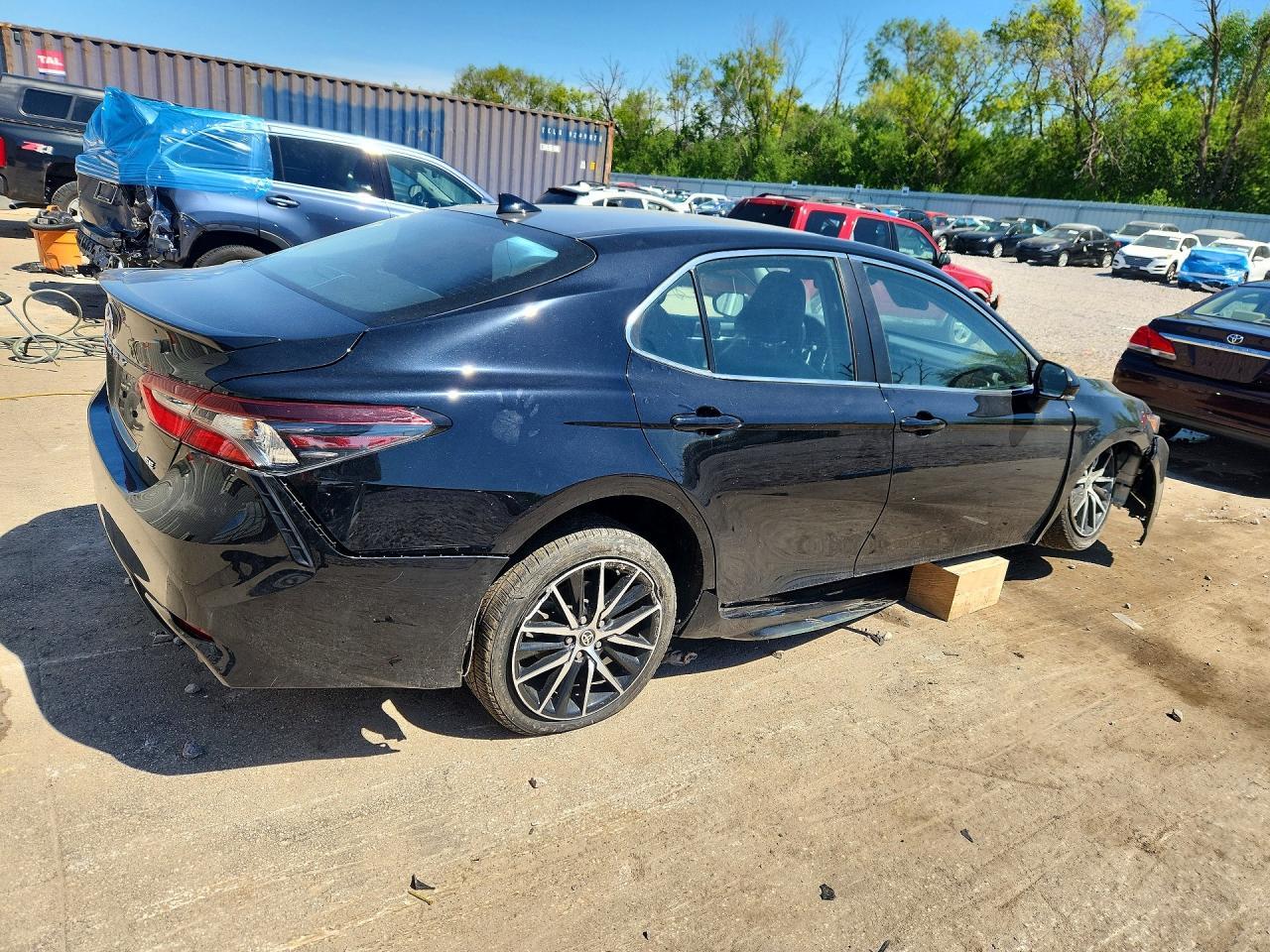 2023 Toyota Camry Se - Image 3