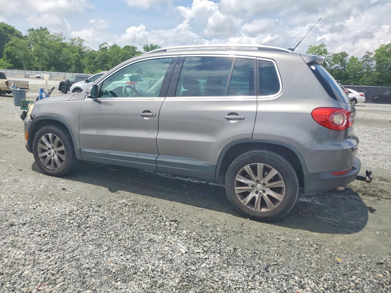 2009 Volkswagen Tiguan S - Фото 2