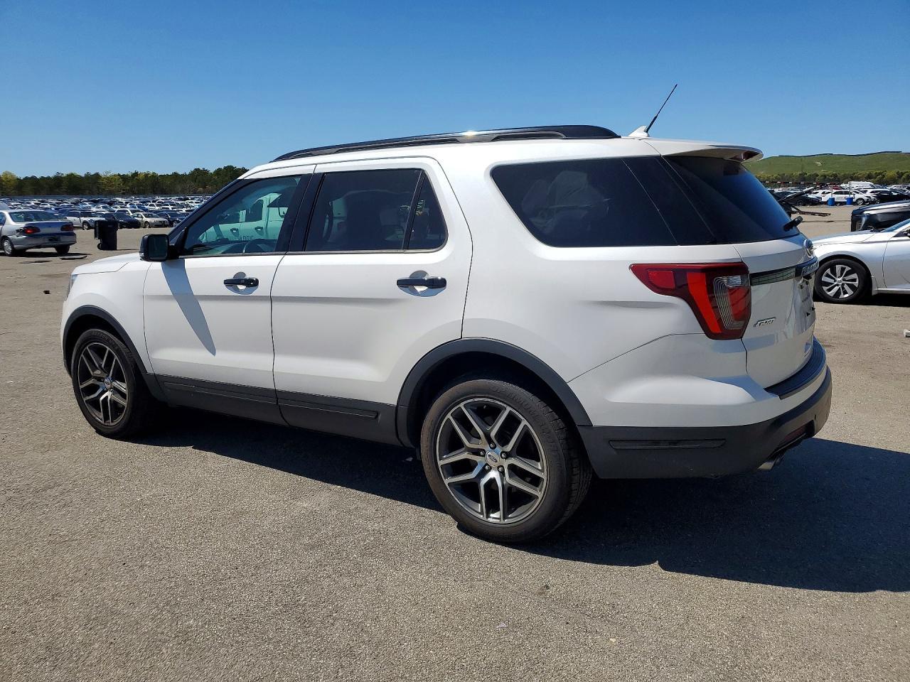 2018 Ford Explorer Sport - Фото 2