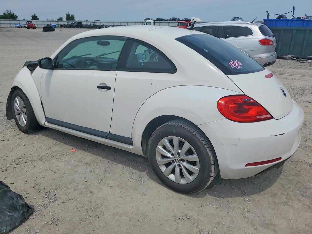 2013 Volkswagen Beetle - Фото 2