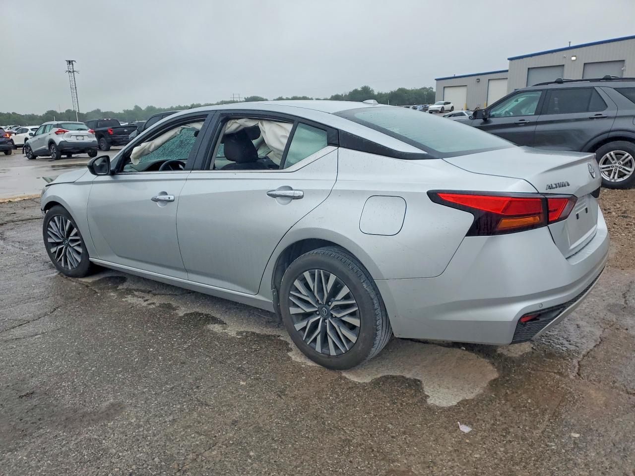 2024 Nissan Altima Sv - Image 2