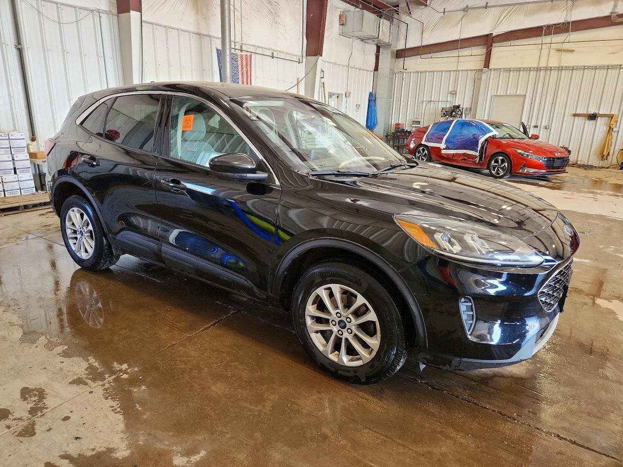 2020 Ford Escape Se - Фото 4