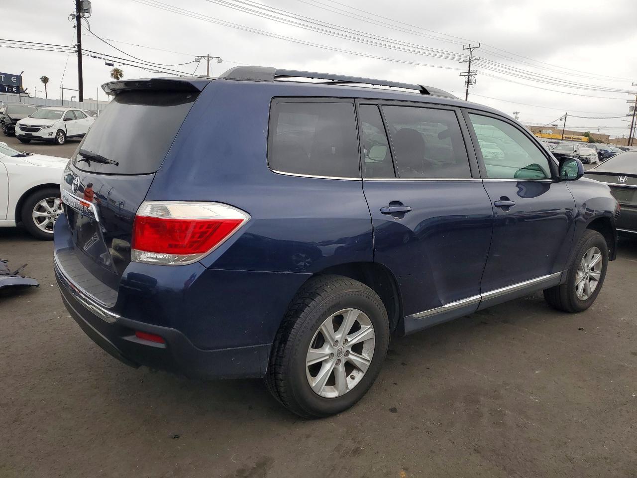 2011 Toyota Highlander Base - Фото 3