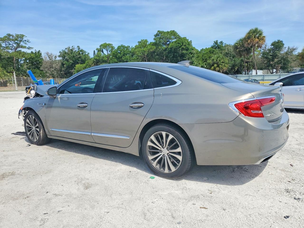 2017 Buick Lacrosse Essence - Фото 2