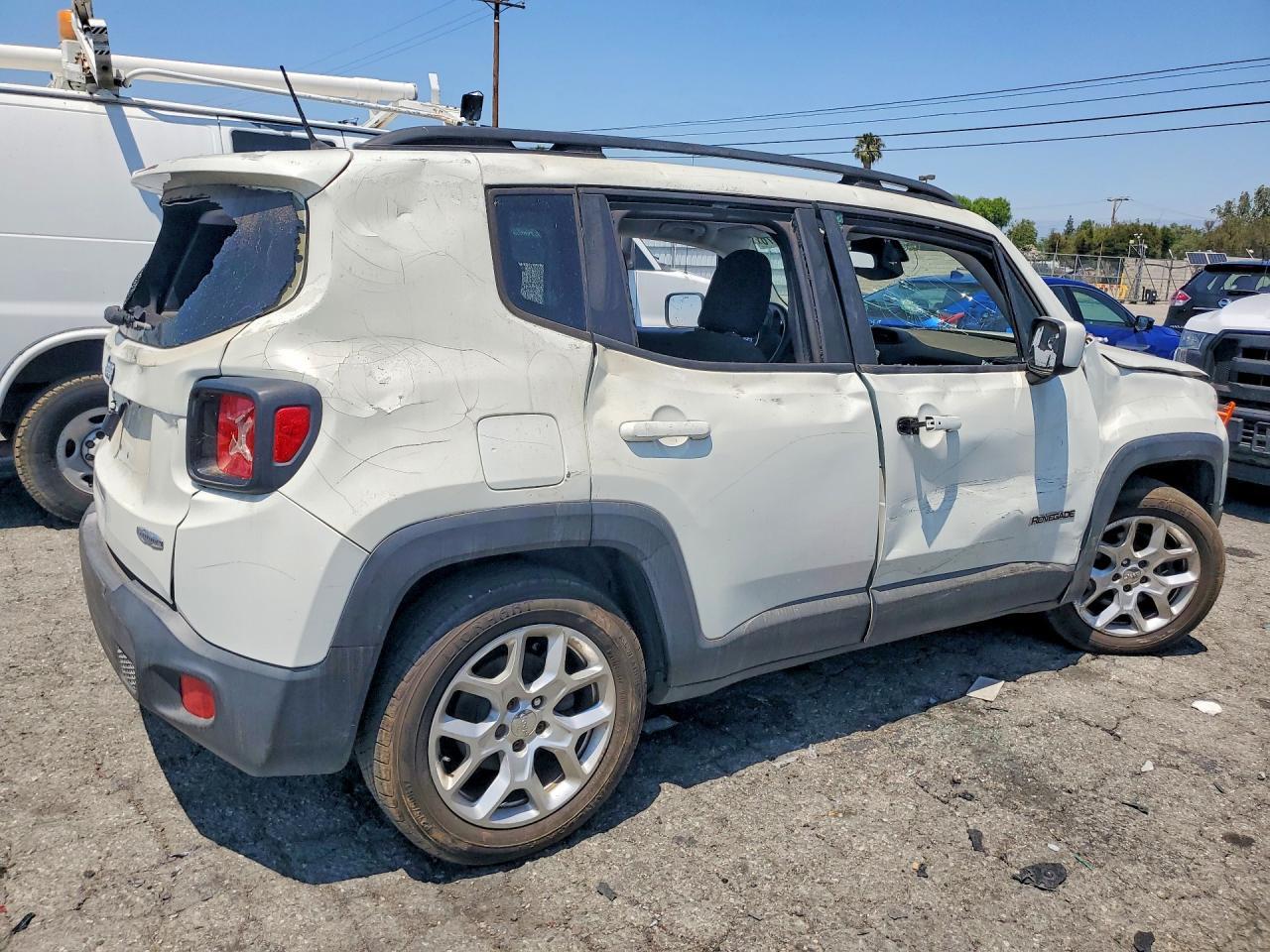 2015 Jeep Renegade Latitude - Image 3