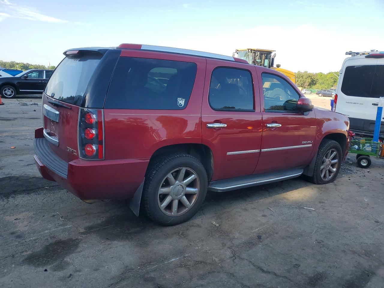 2013 GMC Yukon Denali - Image 3